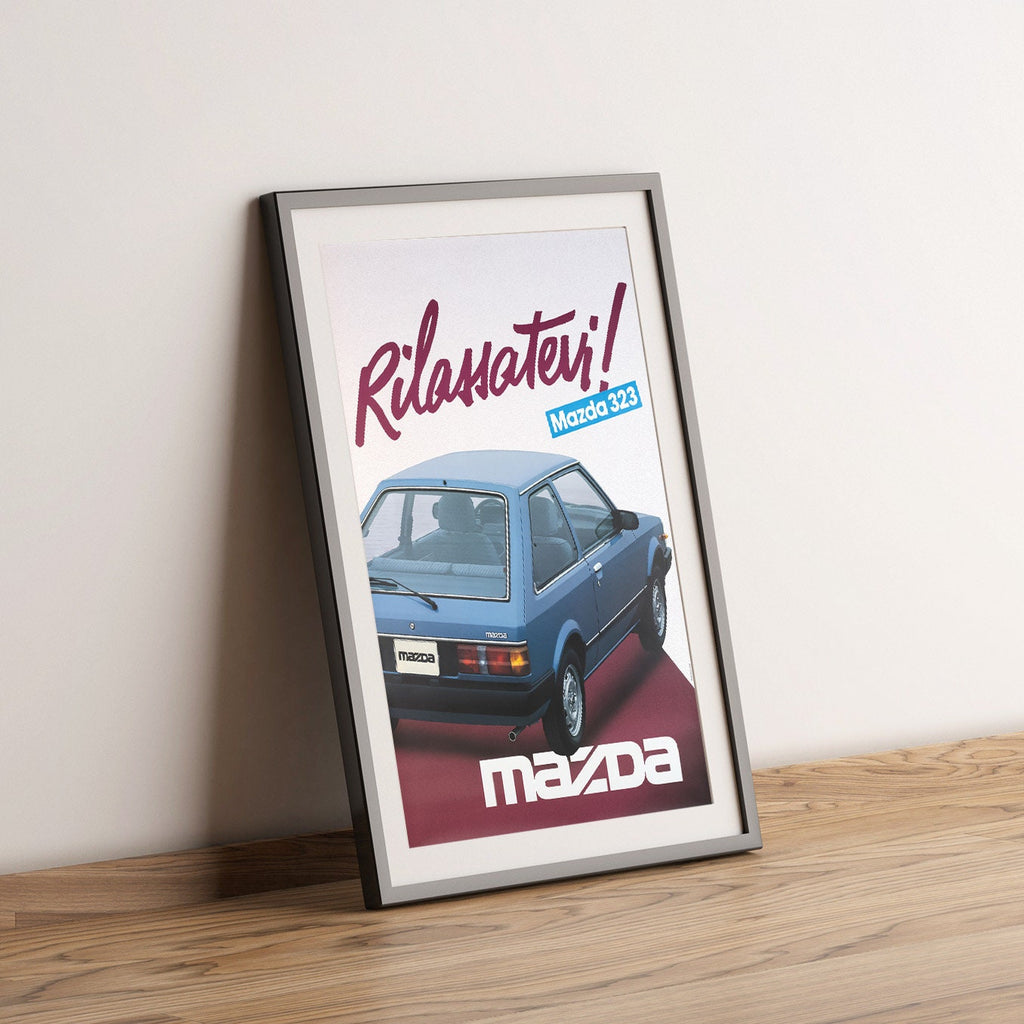 Hochauflösender Druck - A4, A3...20x30 Zoll... Mazda 323, Rilassatevi, 1985 - Auto-Werbeplakat